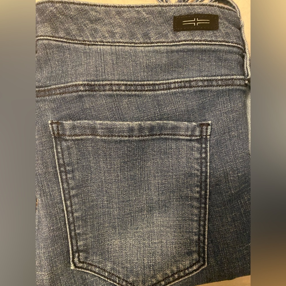 Liverpool Abby Crop Skinny Hem Lace Up Ties on the side high Rise